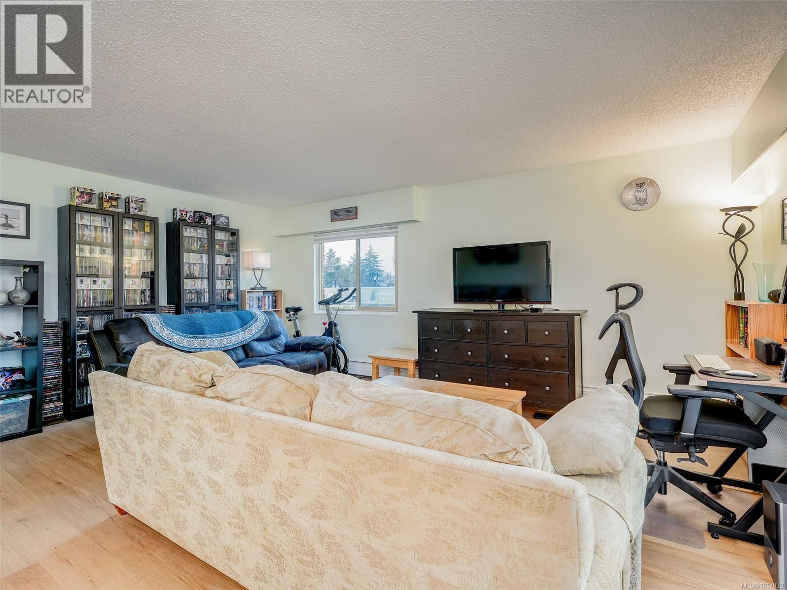 117 1680 Poplar Avenue, Saanich