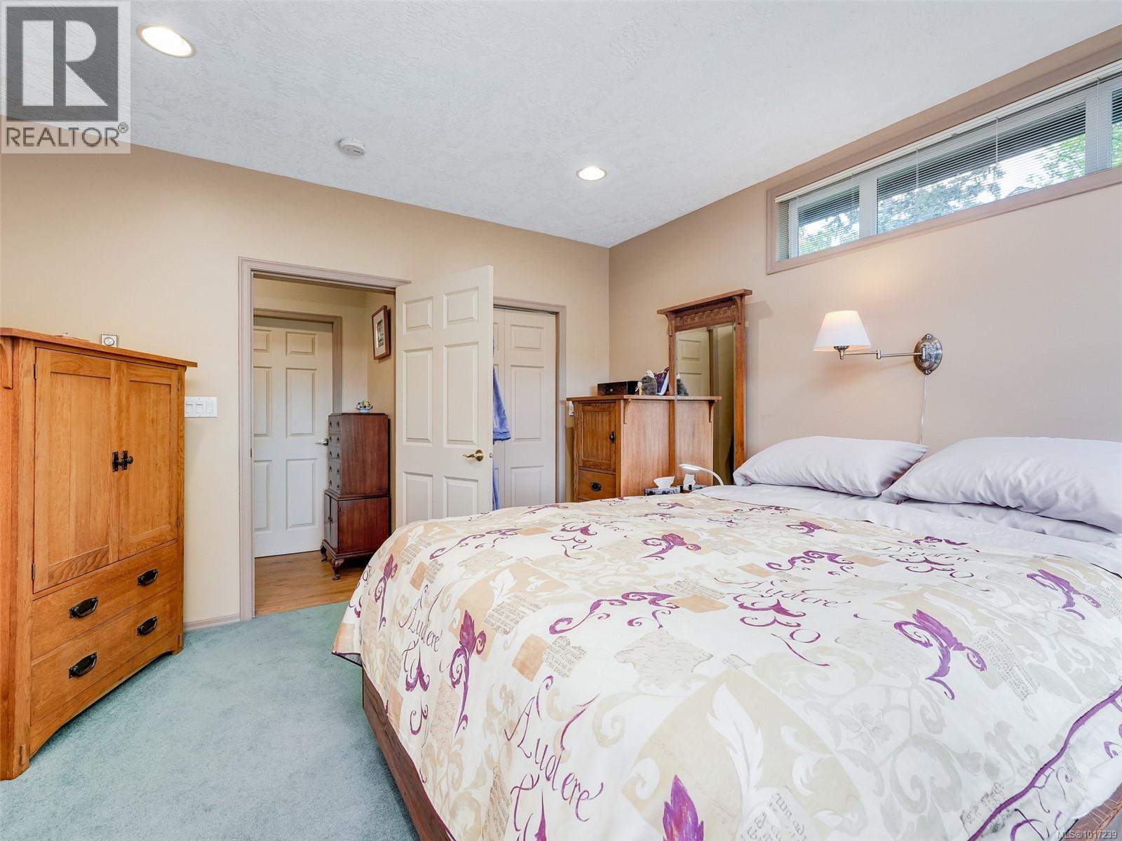  3998 Holland Avenue, Saanich