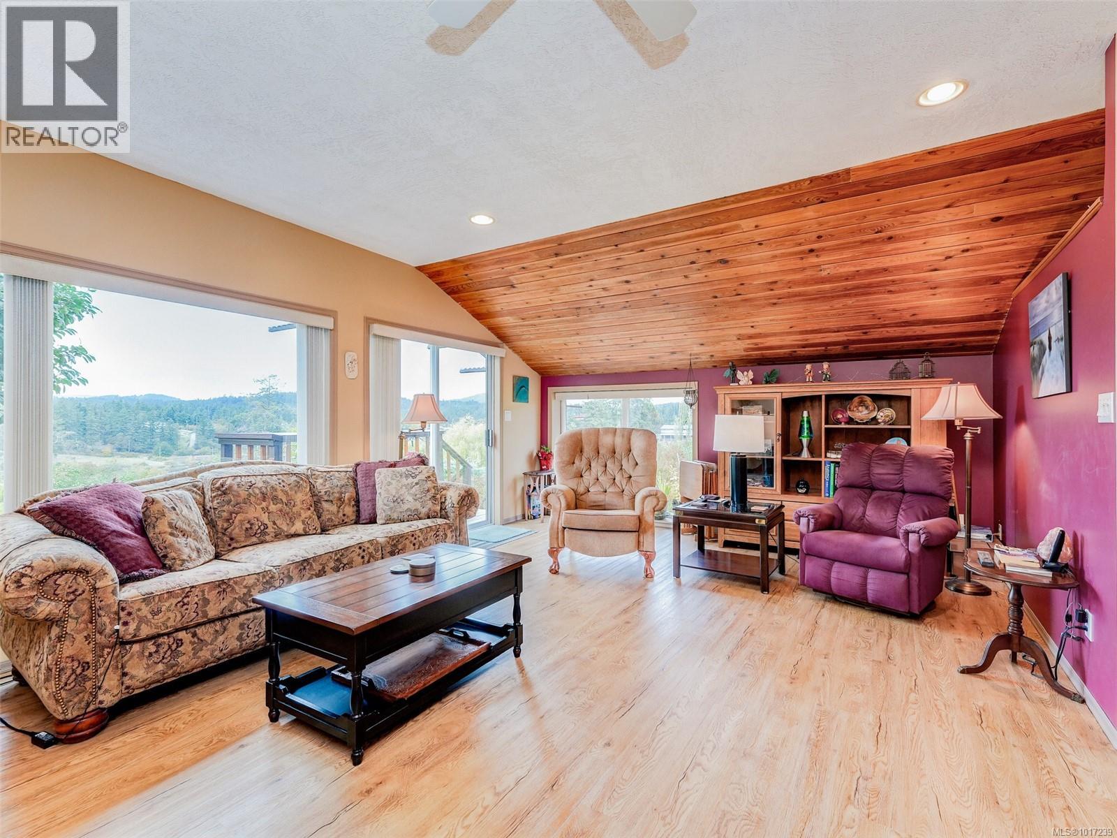  3998 Holland Avenue, Saanich