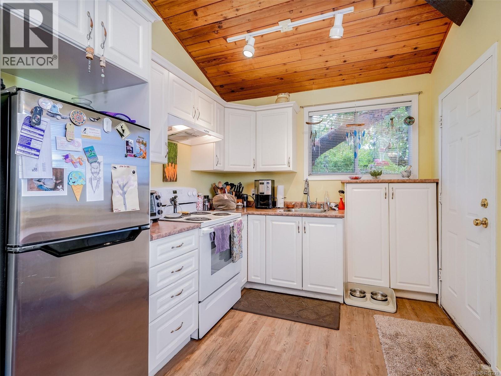  3998 Holland Avenue, Saanich