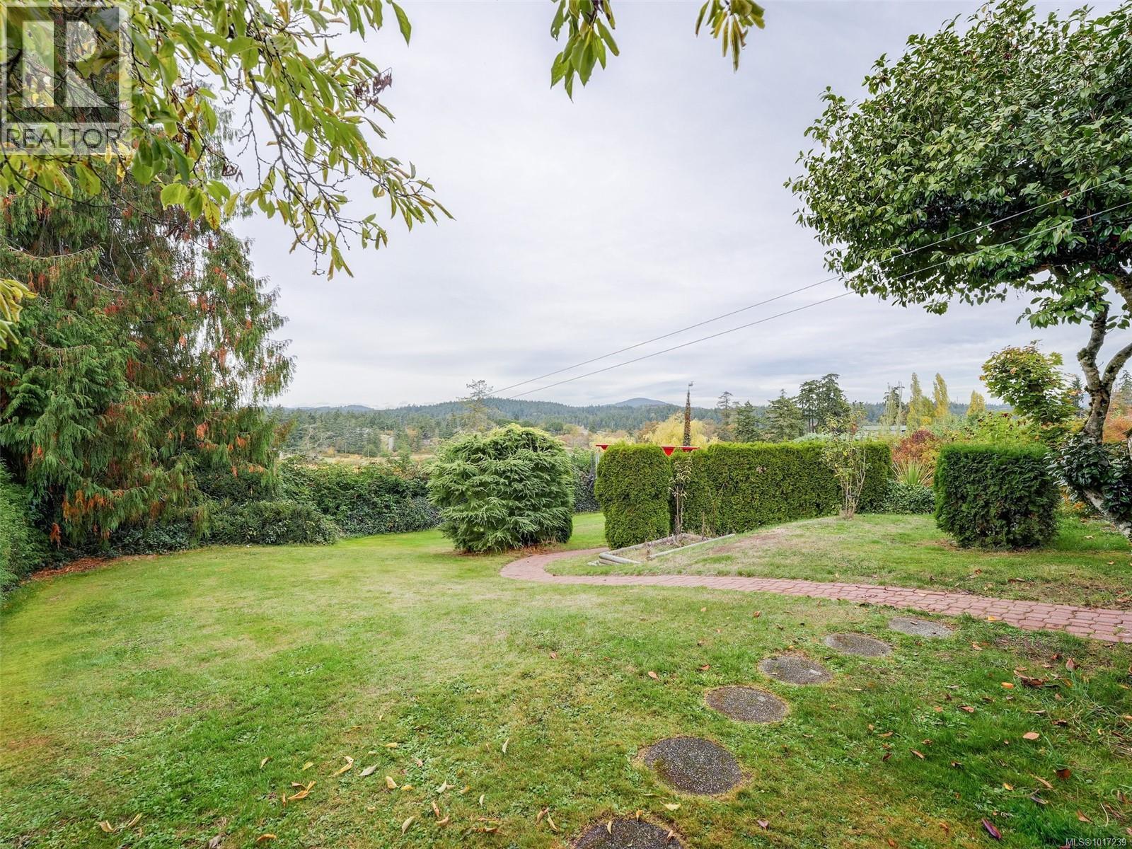  3998 Holland Avenue, Saanich