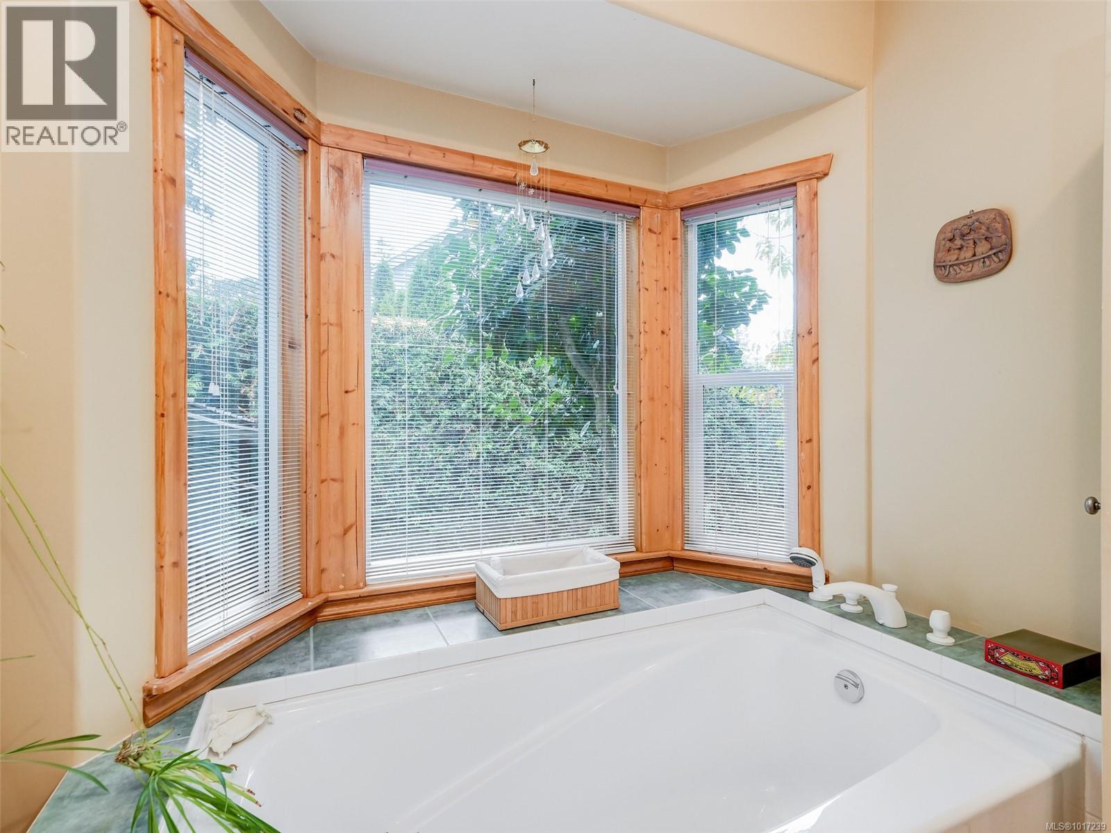  3998 Holland Avenue, Saanich