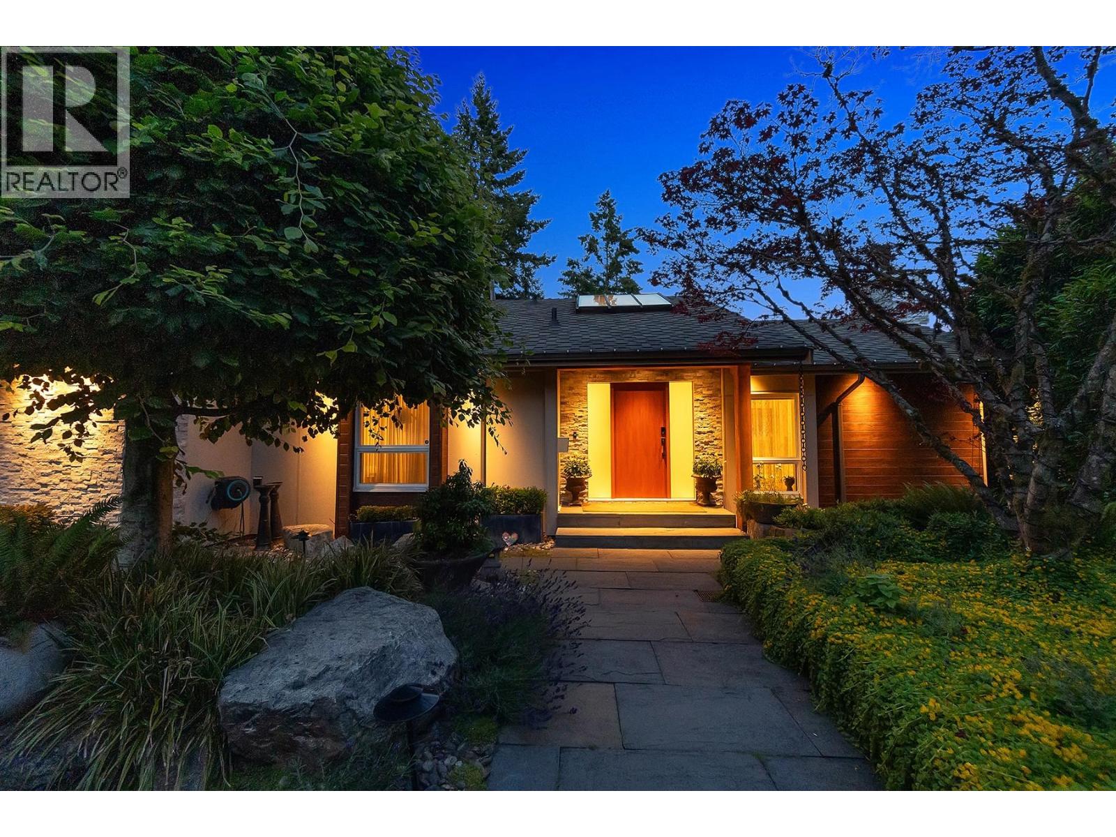 3706 SOUTHRIDGE PLACE, West Vancouver