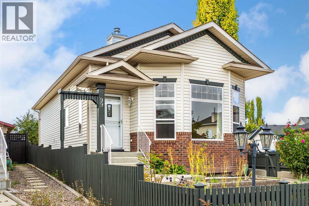 Single Family House 4 Level for Sale in  Eversyde Circle SW Evergreen Calgary 