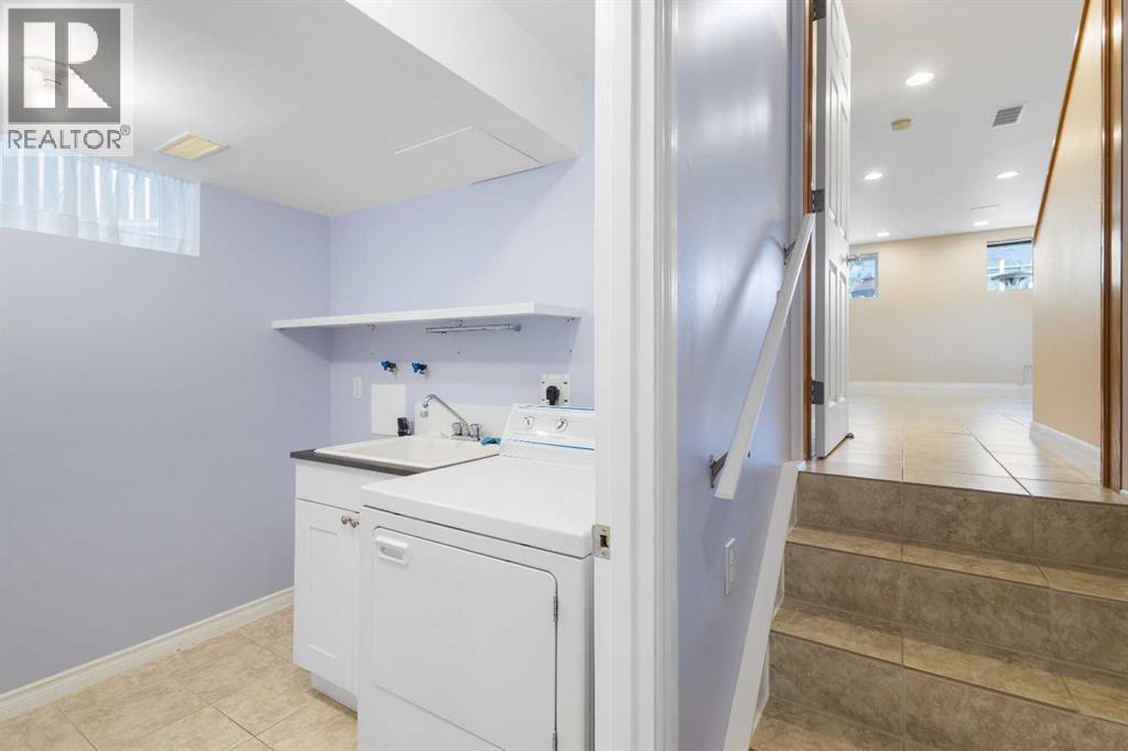 Single Family House 4 Level for Sale in  Eversyde Circle SW Evergreen Calgary 