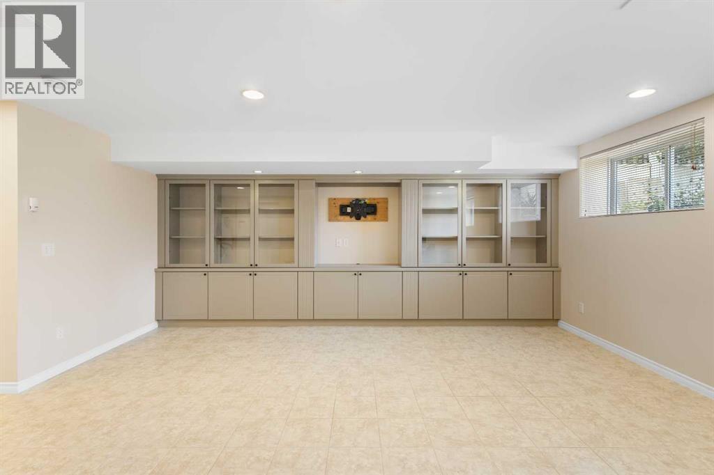 Single Family House 4 Level for Sale in  Eversyde Circle SW Evergreen Calgary 