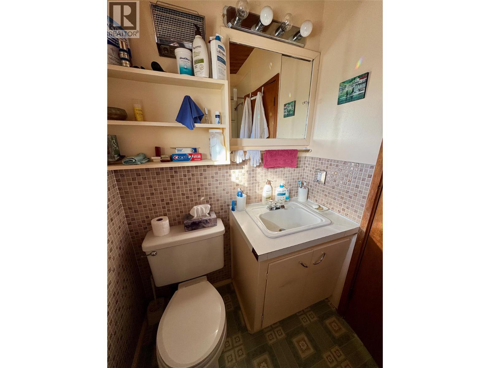 9209 MOFFAT AVENUE - 26