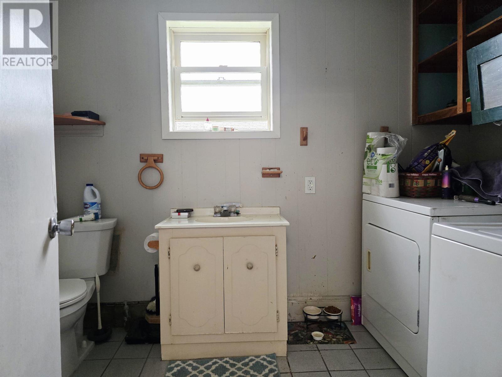 Property 27 of 29 of 2096 Diamond Street