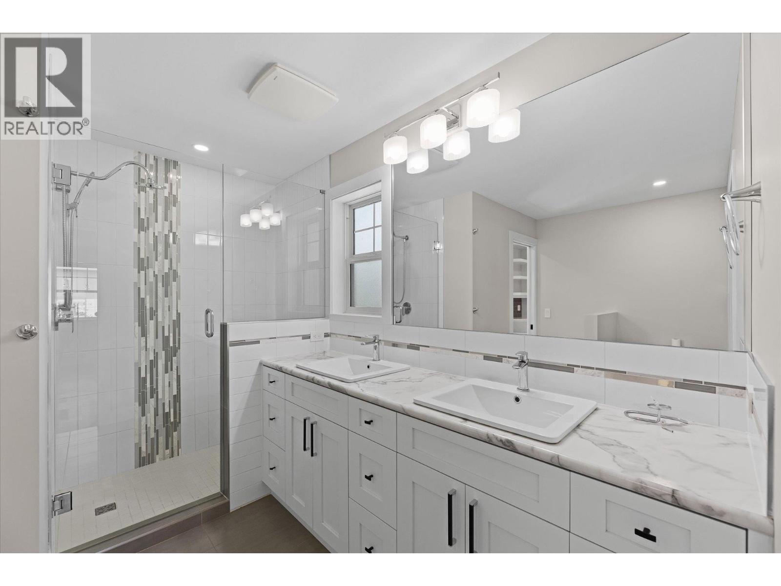  530 Rowcliffe Avenue, Kelowna