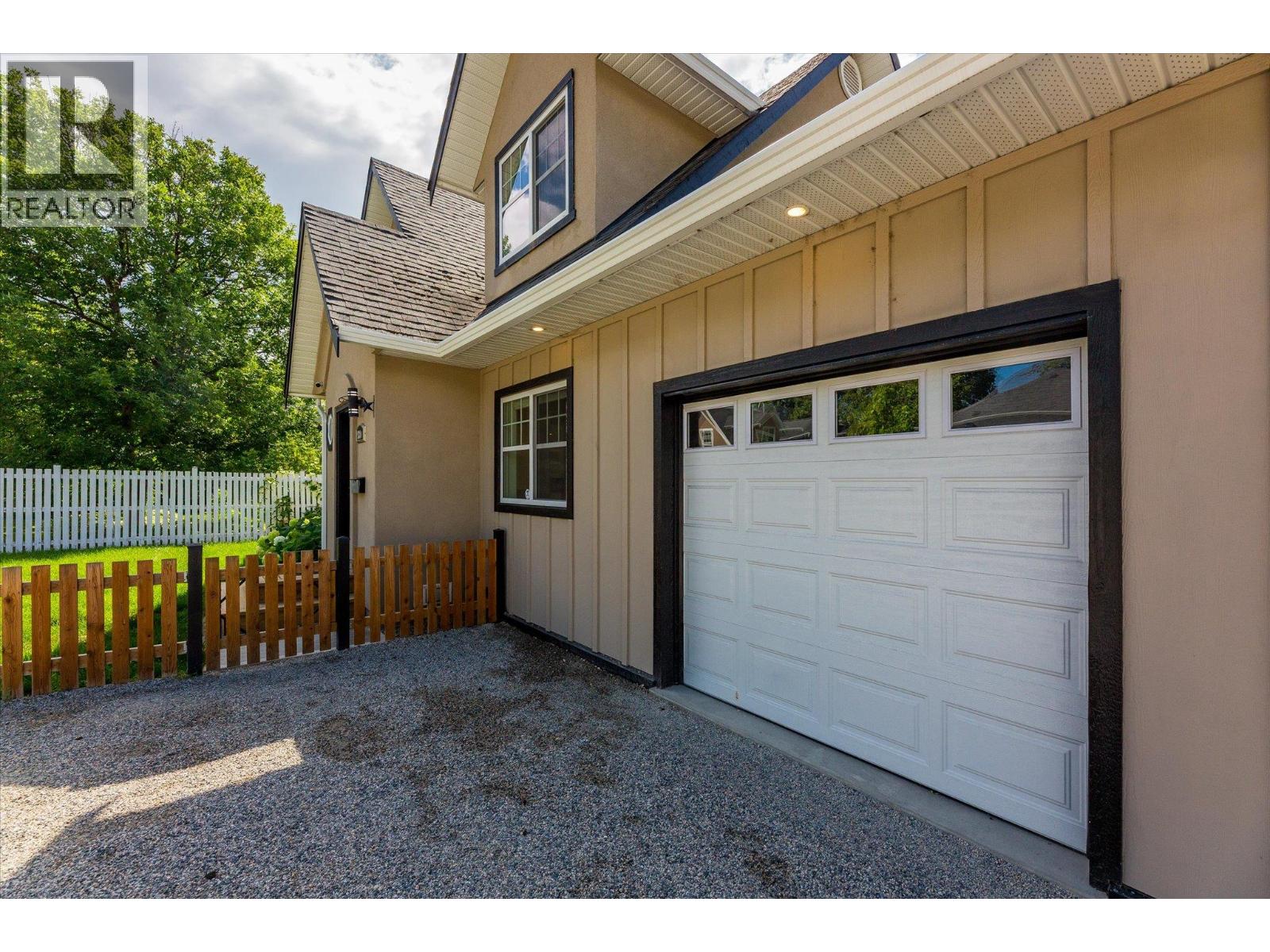  530 Rowcliffe Avenue, Kelowna