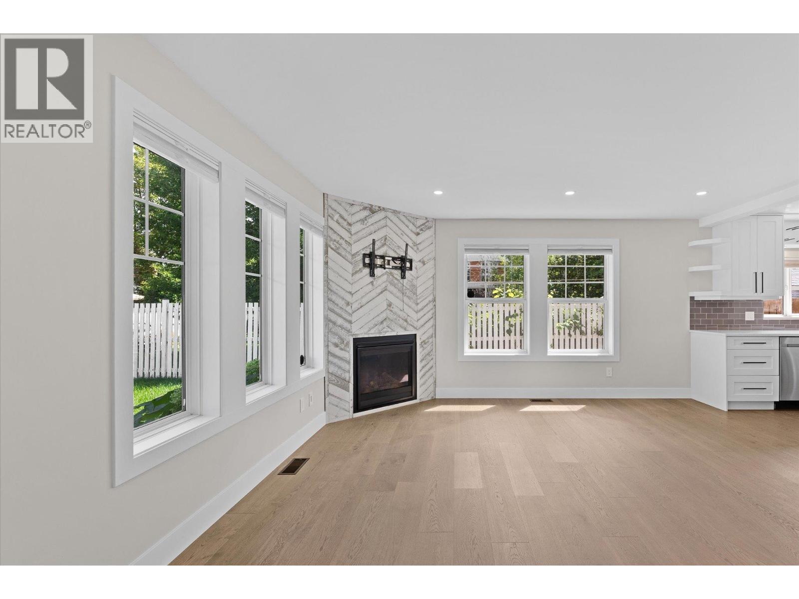  530 Rowcliffe Avenue, Kelowna