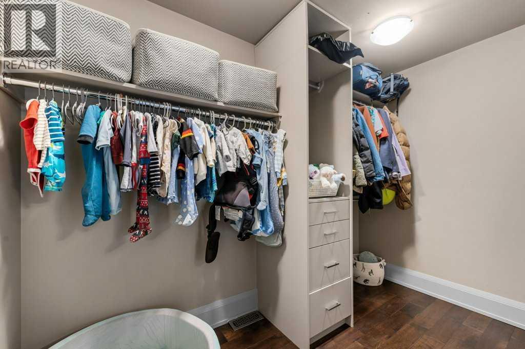 Single Family House for Sale in    Street SW Killarney/Glengarry Calgary 
