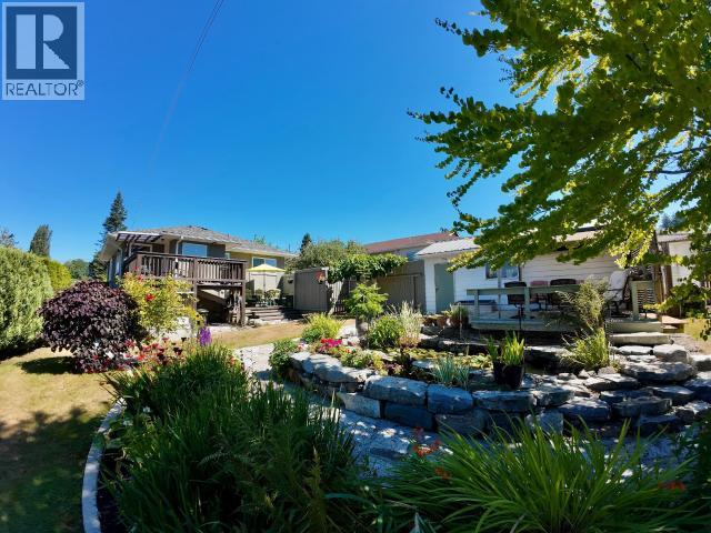 6954 HAMMOND STREET, Powell River