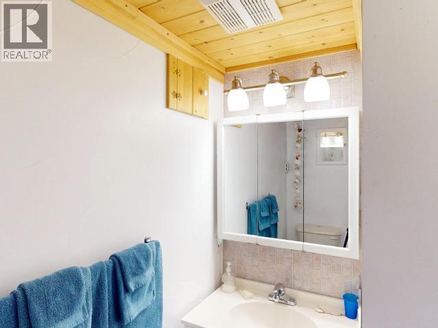 6954 HAMMOND STREET, Powell River