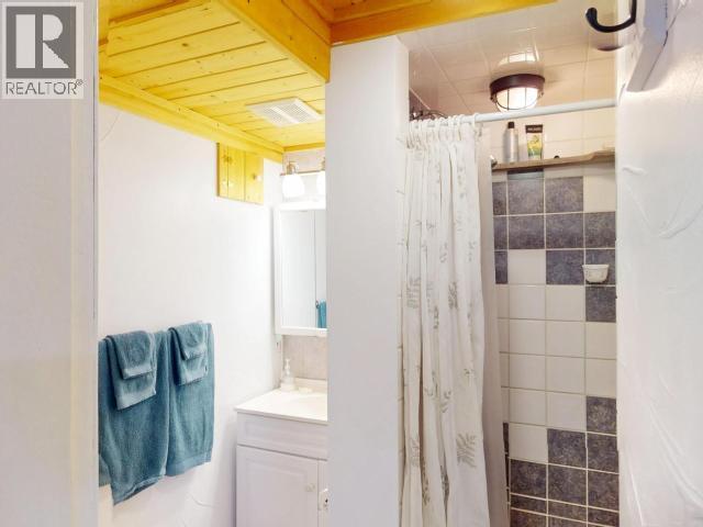 6954 HAMMOND STREET, Powell River