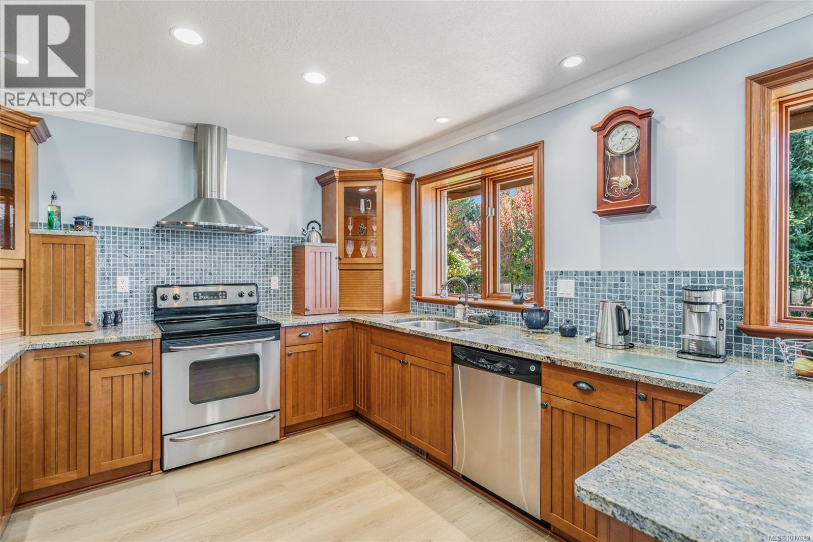 526 Douglas Pl, Ladysmith