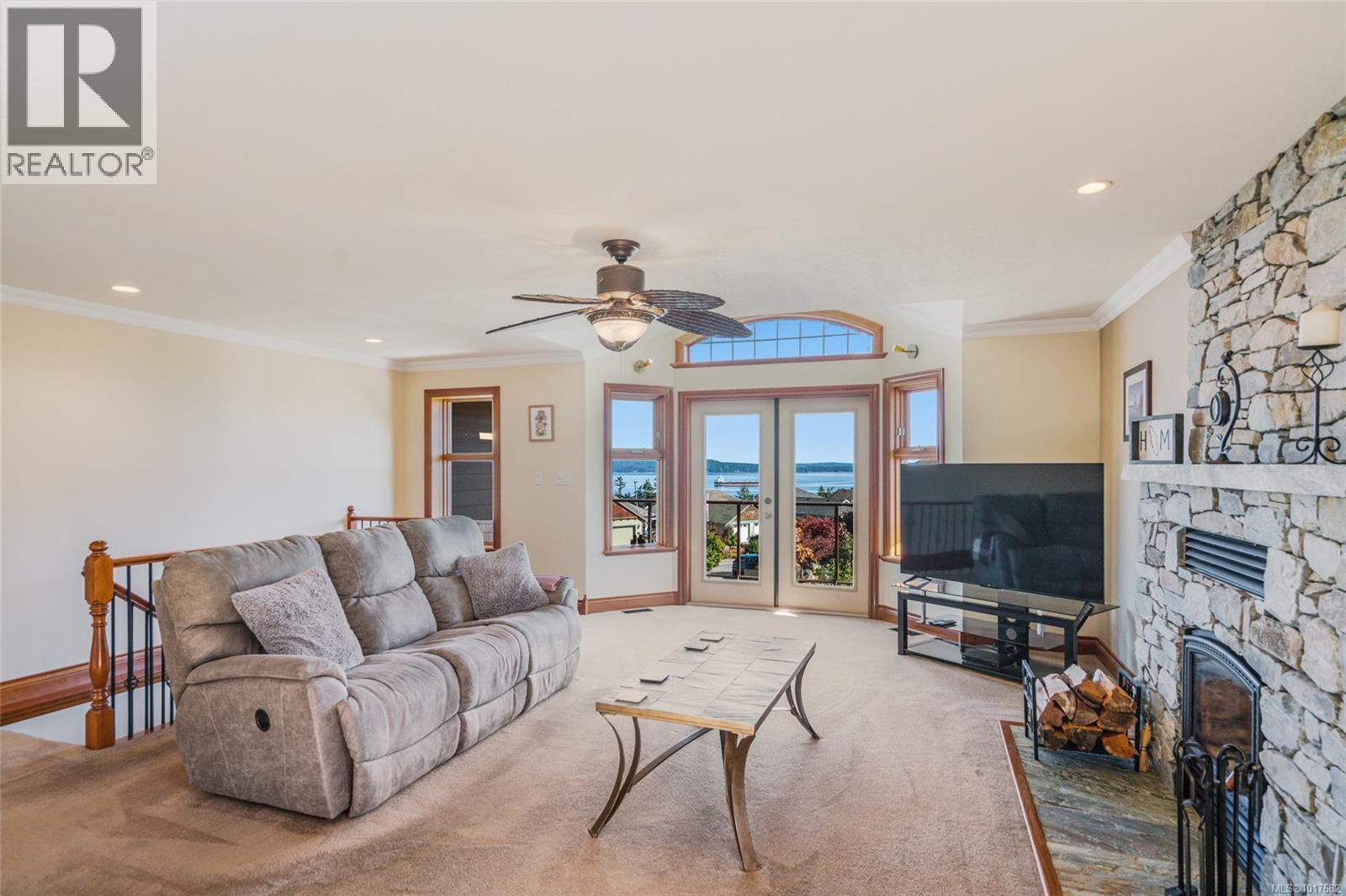 526 Douglas Pl, Ladysmith