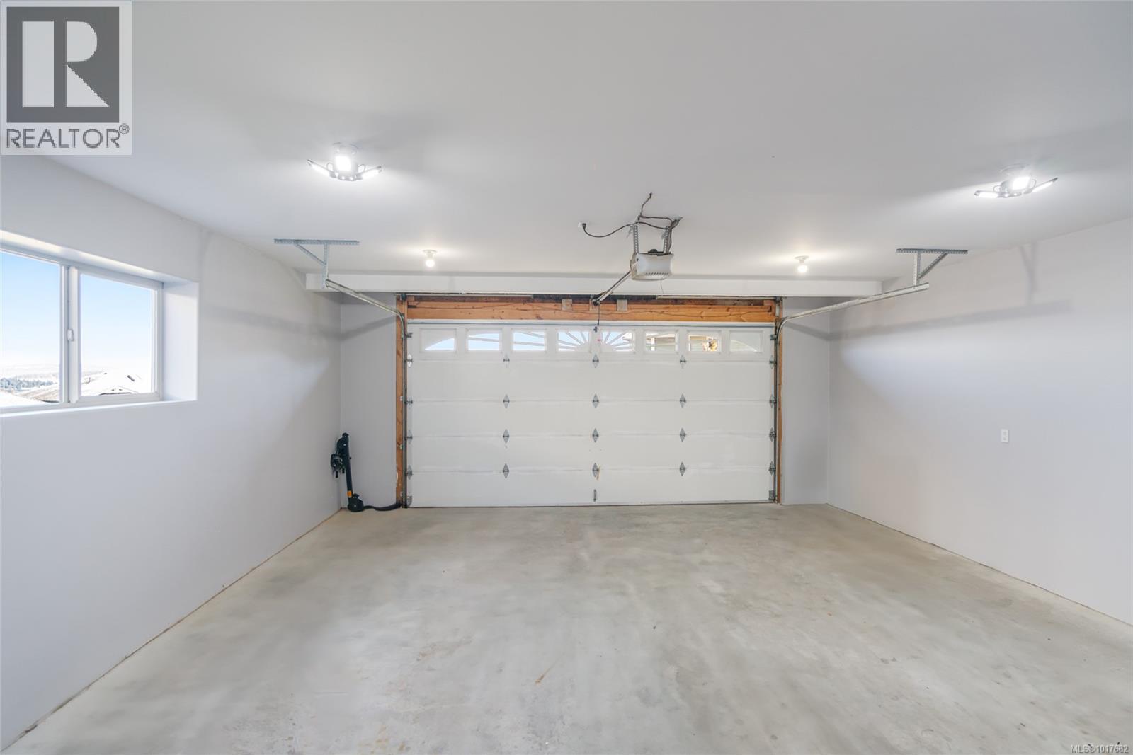 526 Douglas Pl, Ladysmith