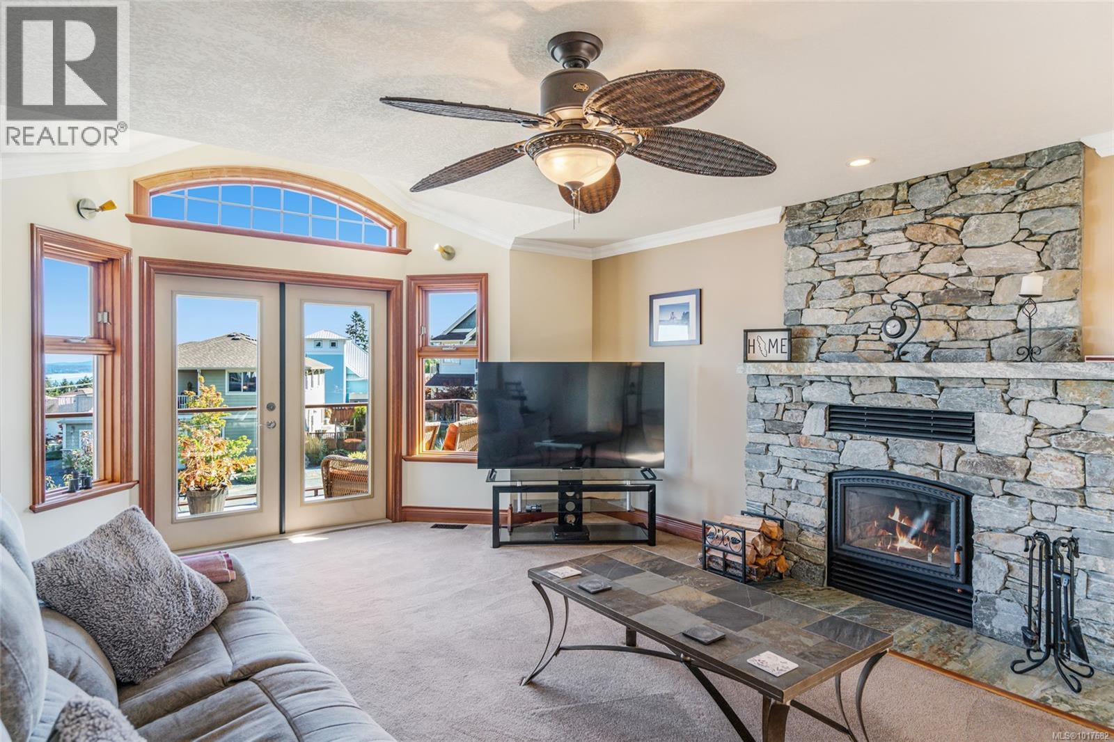 526 Douglas Pl, Ladysmith