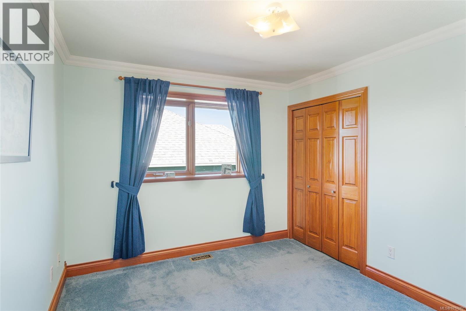 526 Douglas Pl, Ladysmith