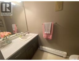 4pc Bathroom - Pt Sw-15-28-23w3, Kindersley Rm No  290, SK S0L1S0 Photo 13