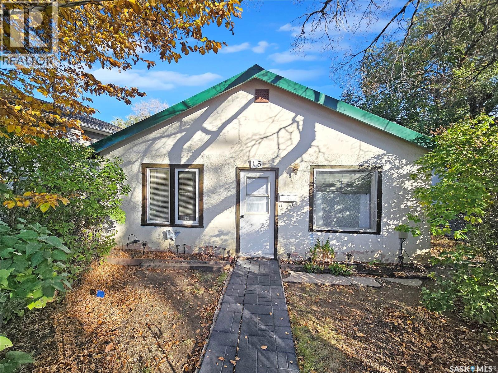 15 10th AVENUE NE, Swift Current, Saskatchewan