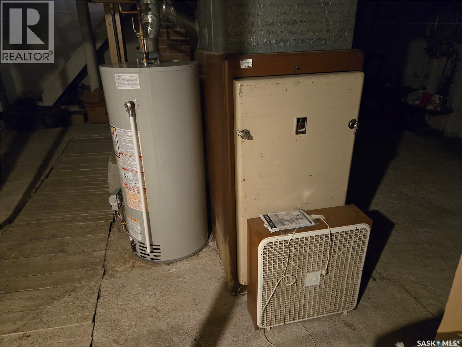 Single Family House Bungalow for Sale in  th AVENUE NE Swift Current 