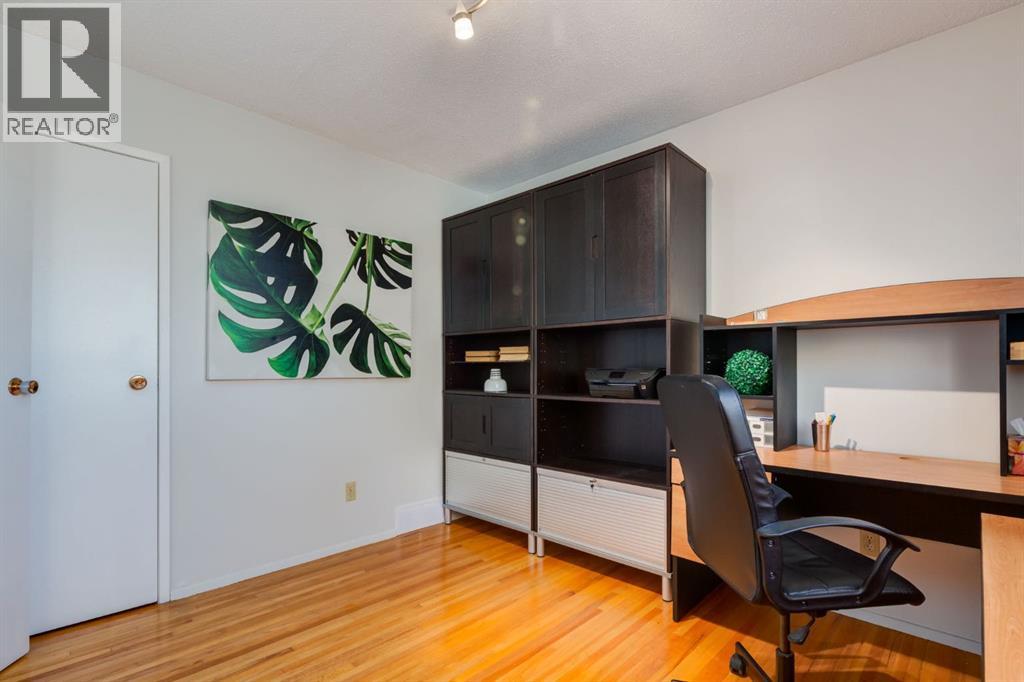 Single Family House for Sale in  Allandale Close SE Acadia Calgary 