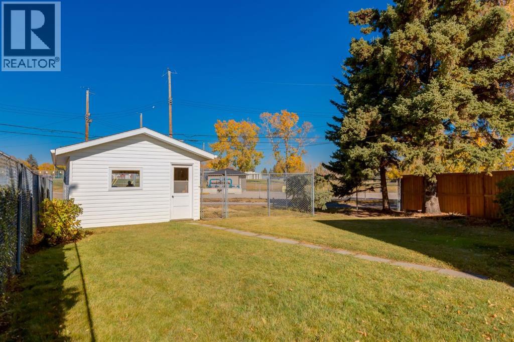Single Family House for Sale in  Allandale Close SE Acadia Calgary 