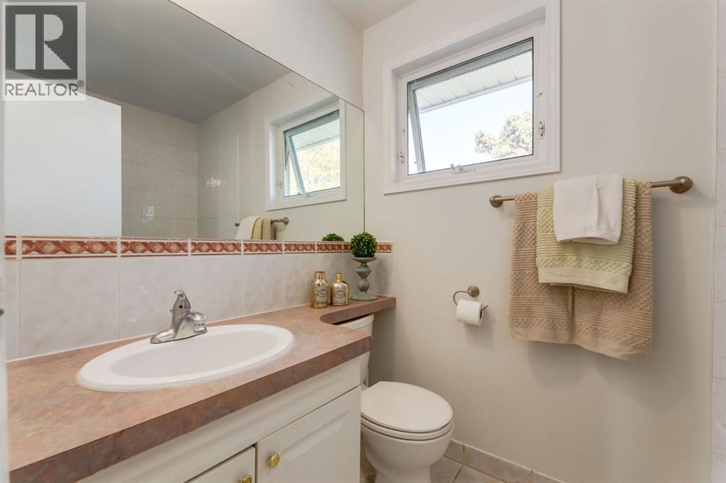 Single Family House for Sale in  Allandale Close SE Acadia Calgary 