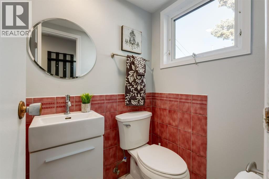 Single Family House for Sale in  Allandale Close SE Acadia Calgary 