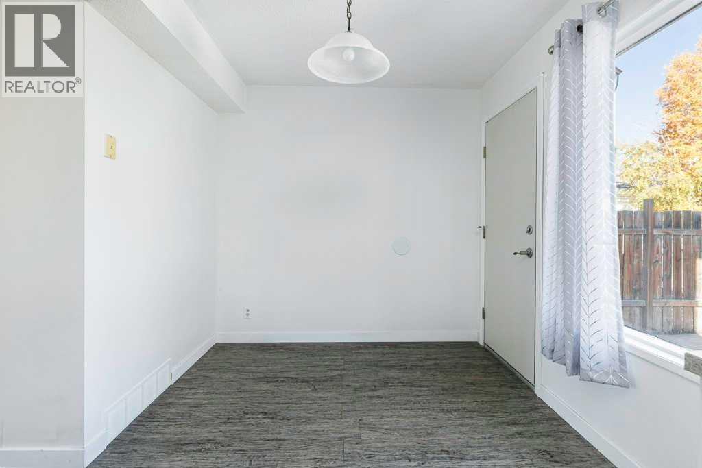 Single Family House for Sale in  Good Crescent Glendale Red Deer 