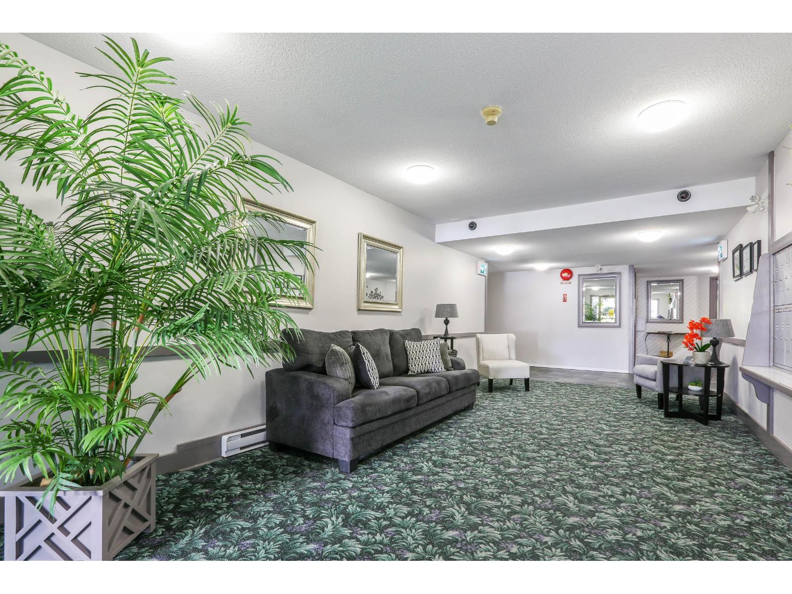 111 1521 BLACKWOOD STREET, White Rock