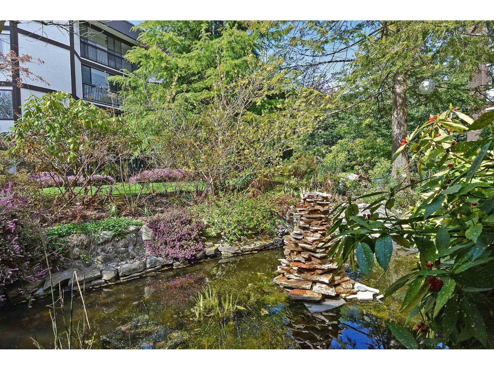 111 1521 BLACKWOOD STREET, White Rock
