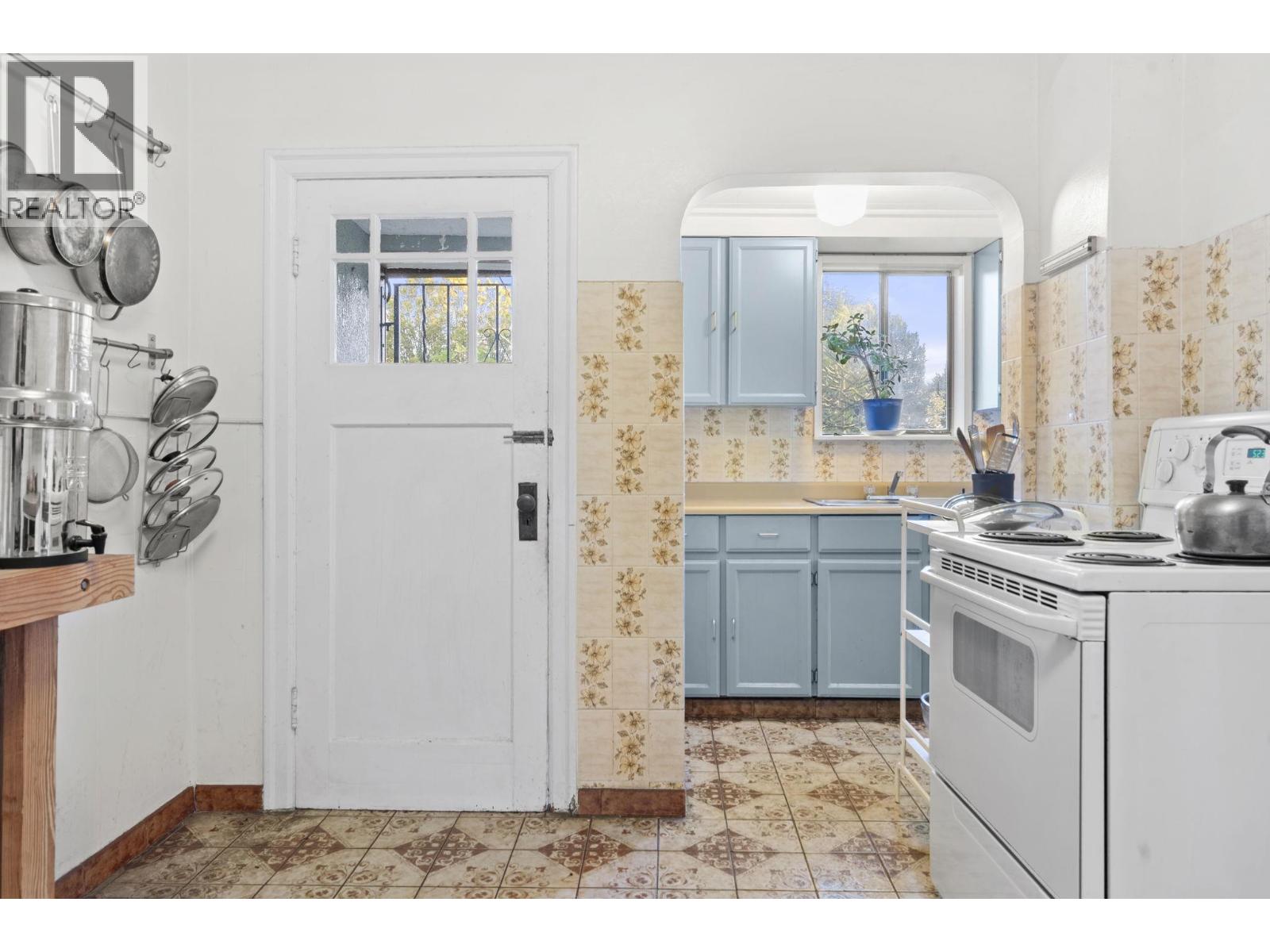 858 UNION STREET, Vancouver