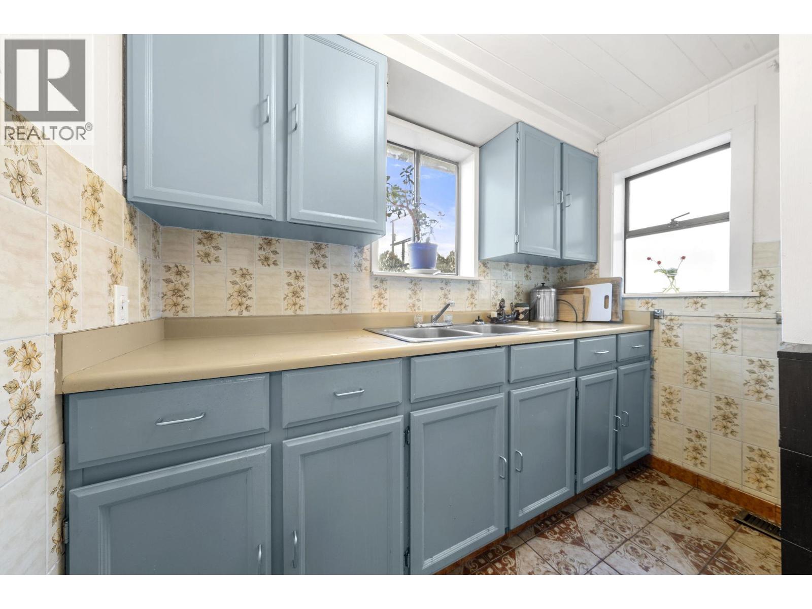 858 UNION STREET, Vancouver