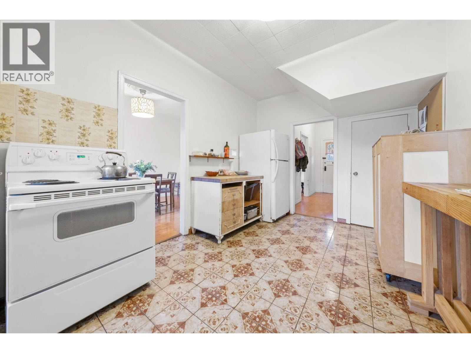 858 UNION STREET, Vancouver