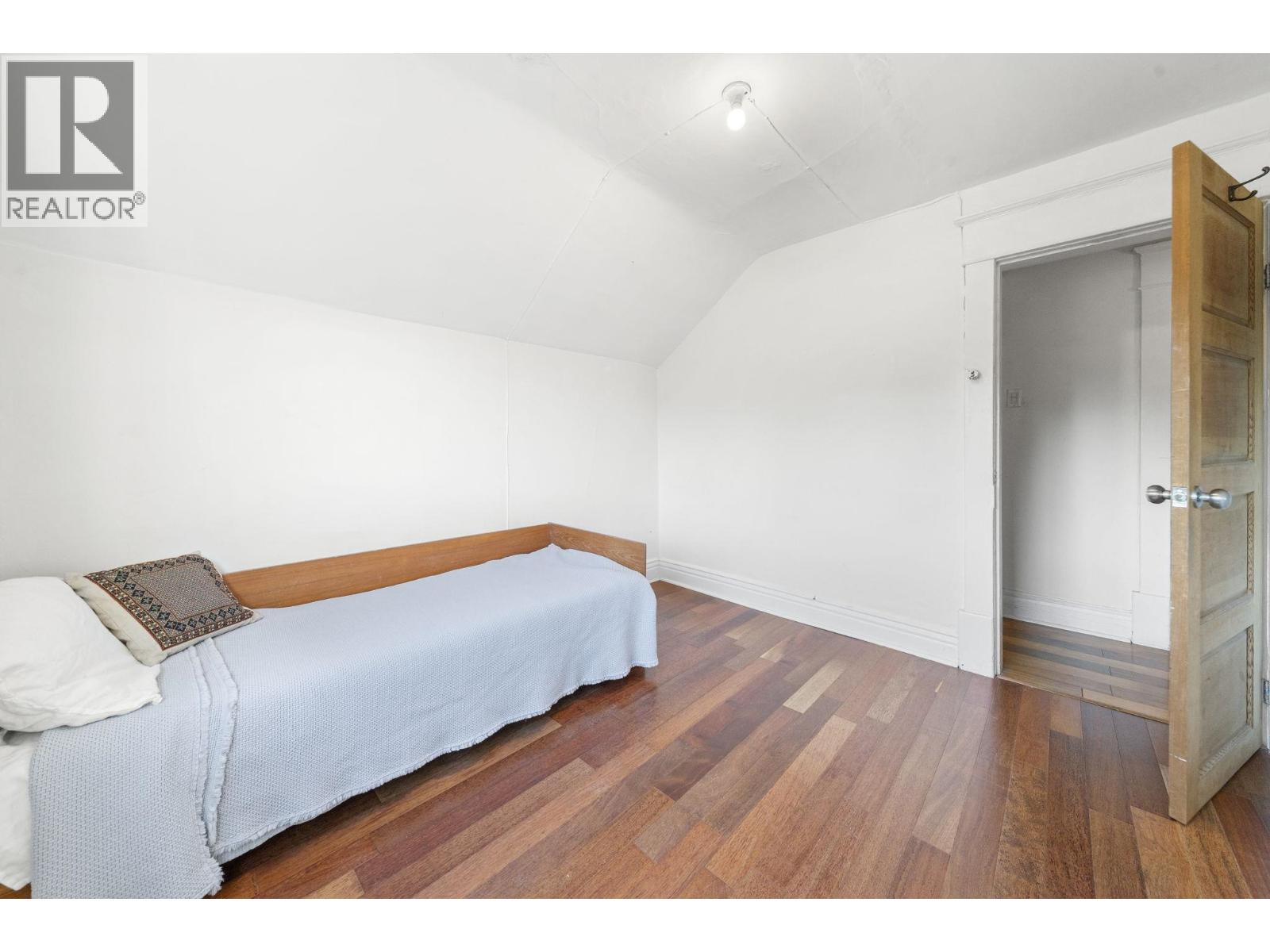 858 UNION STREET, Vancouver