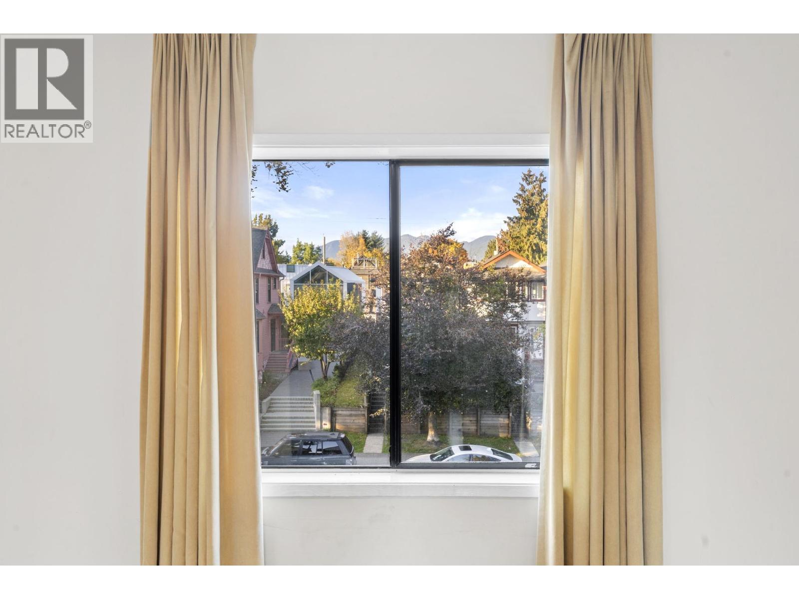 858 UNION STREET, Vancouver