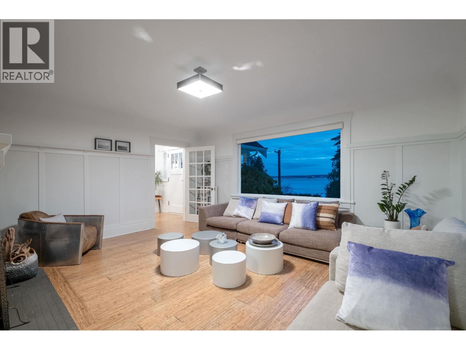 3260 TRAVERS AVENUE, West Vancouver