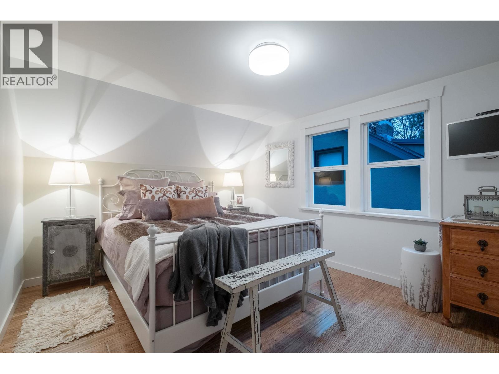 3260 TRAVERS AVENUE, West Vancouver