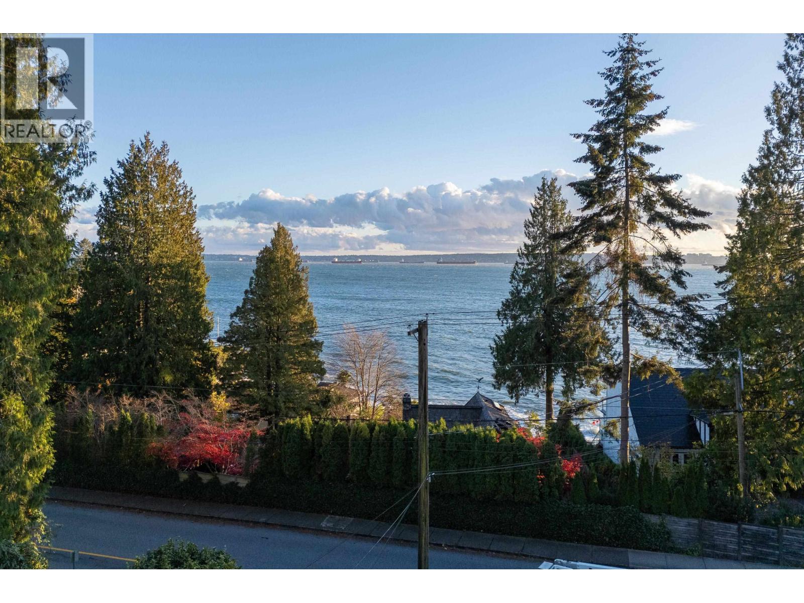 3260 TRAVERS AVENUE, West Vancouver