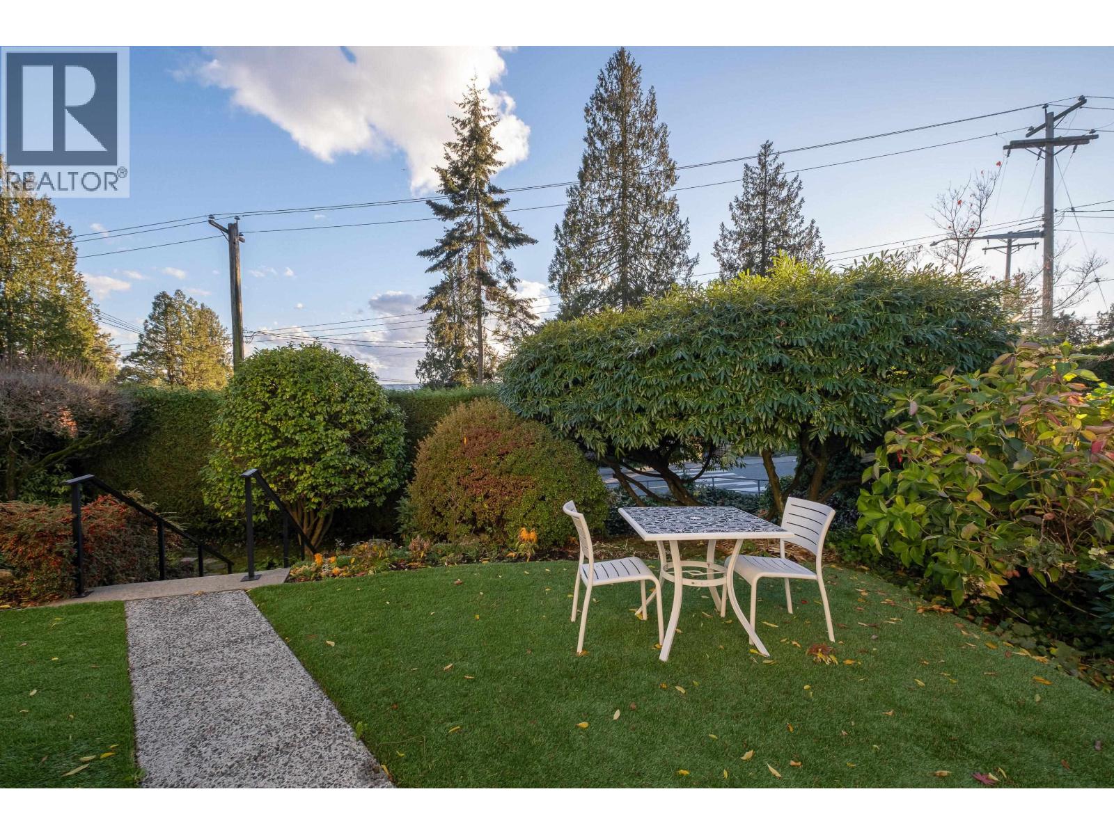 3260 TRAVERS AVENUE, West Vancouver