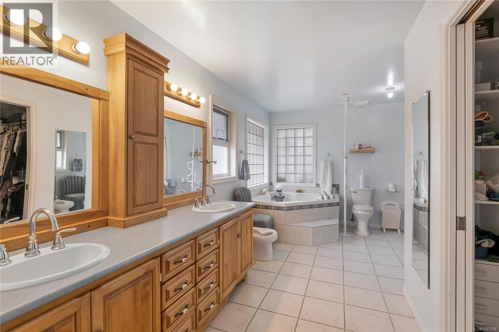 6572 Bird's Eye Drive, Duncan