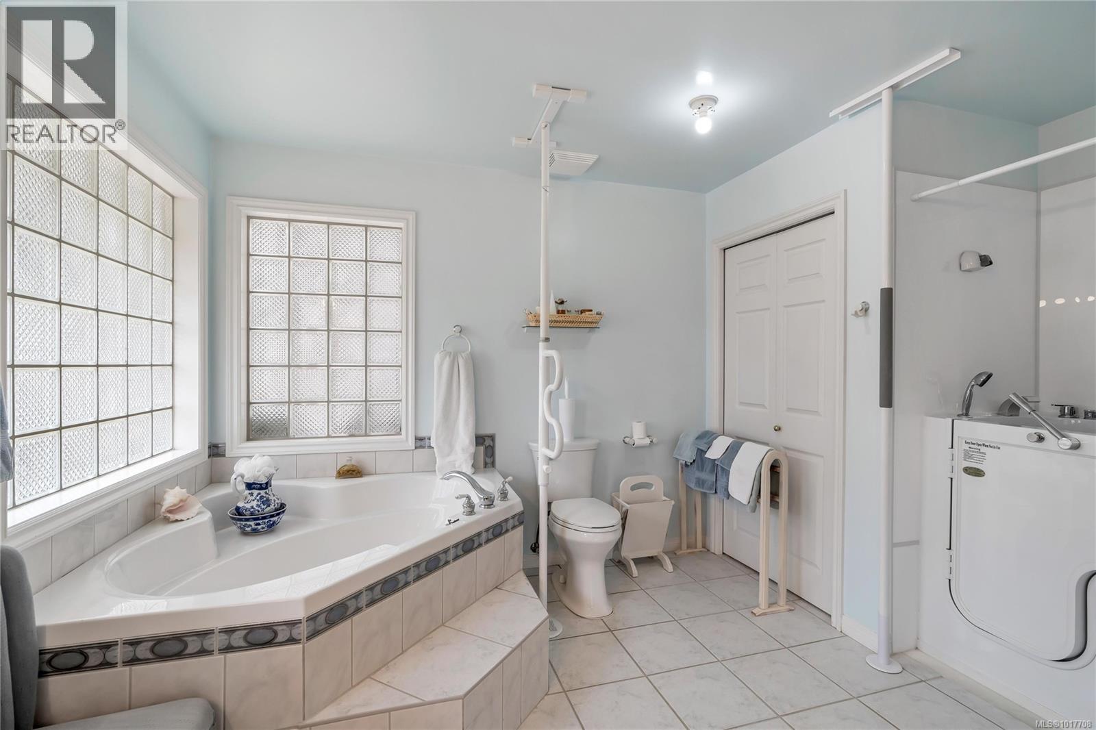  6572 Bird's Eye Drive, Duncan