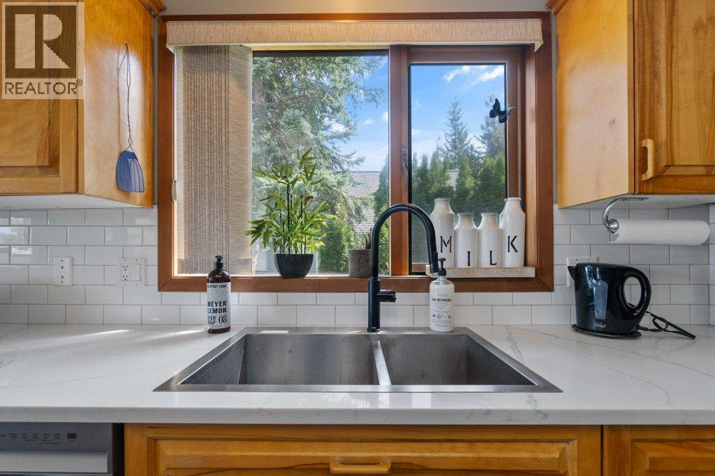 28 2592 Alpen Paradies Road, Blind Bay