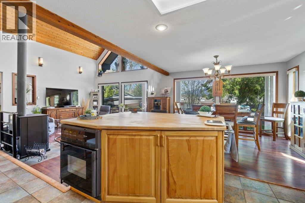28 2592 Alpen Paradies Road, Blind Bay