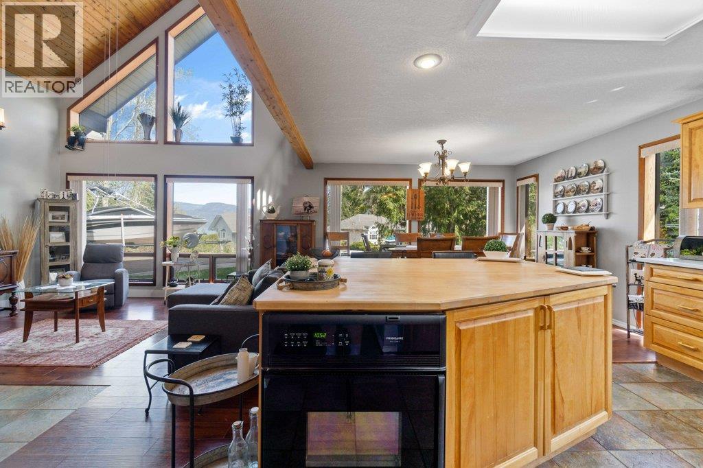 28 2592 Alpen Paradies Road, Blind Bay