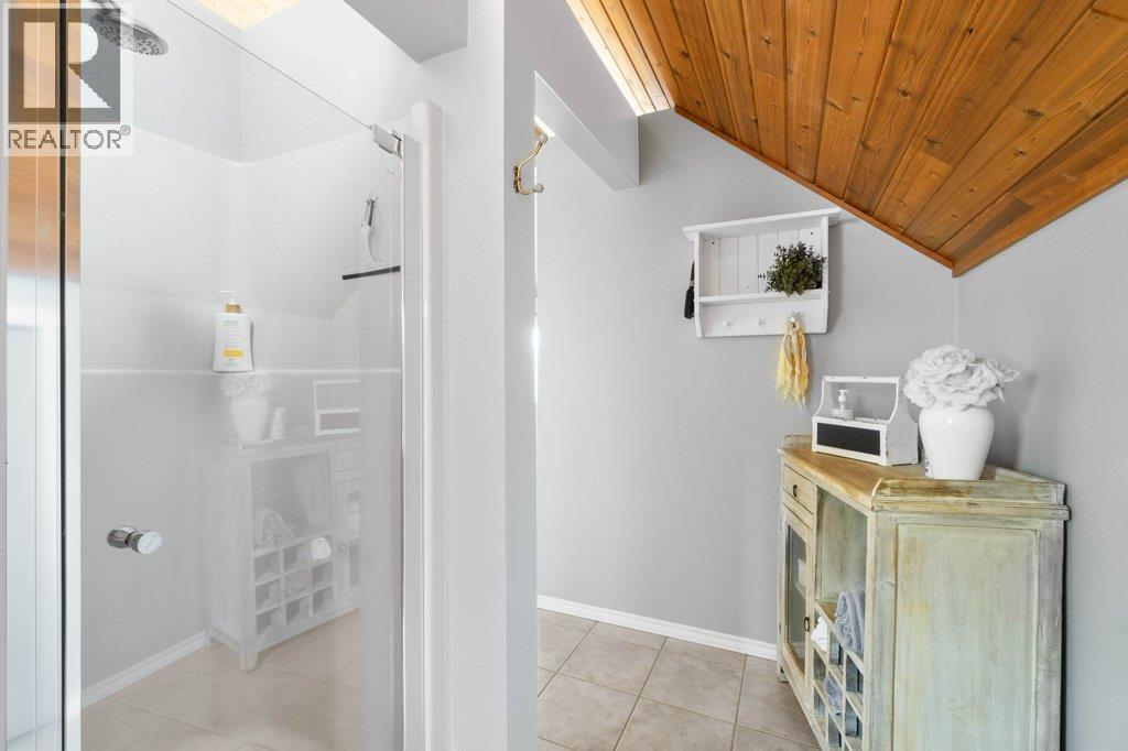 28 2592 Alpen Paradies Road, Blind Bay