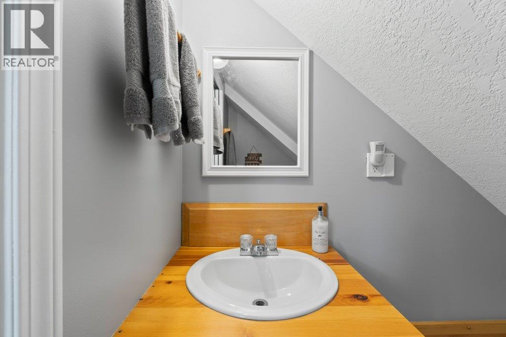 28 2592 Alpen Paradies Road, Blind Bay